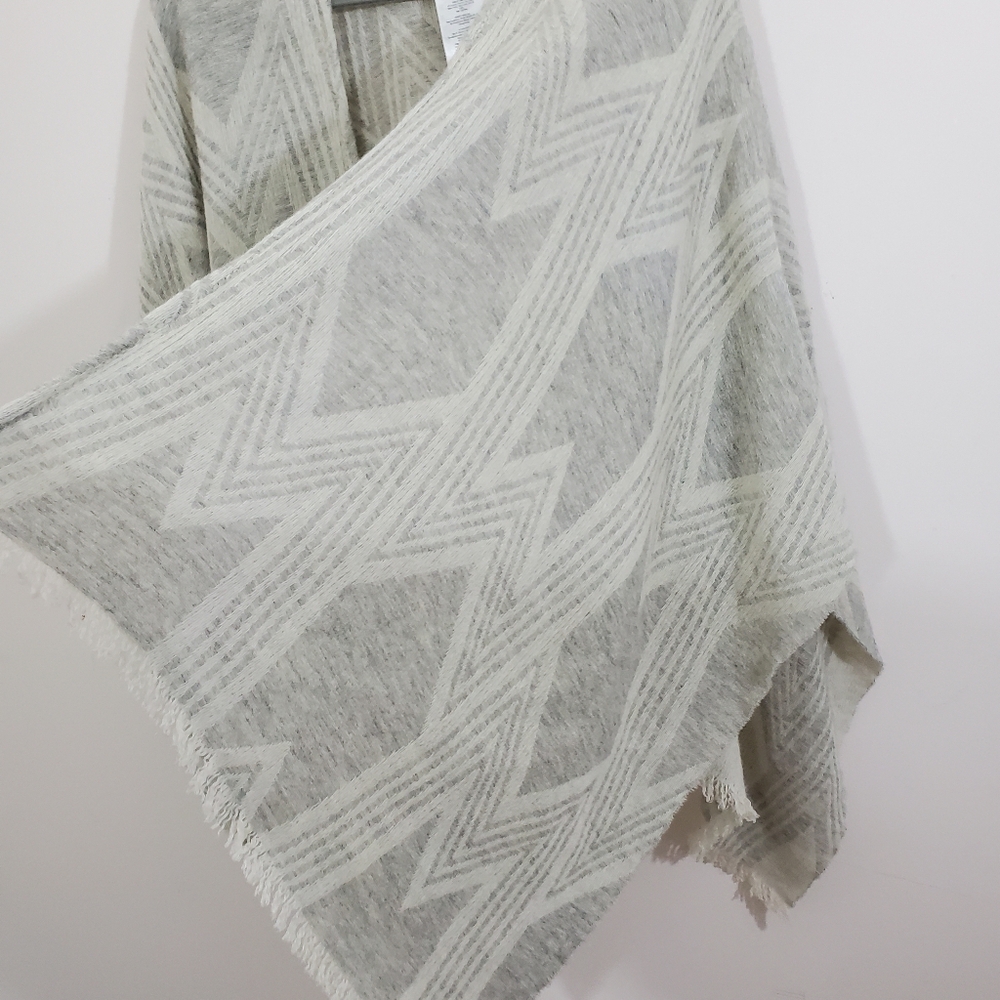 Maje Gray and Cream Geometric Knit Poncho - Picture 2 of 8